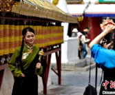 藏服写真阿姨,阿姨的美丽瞬间